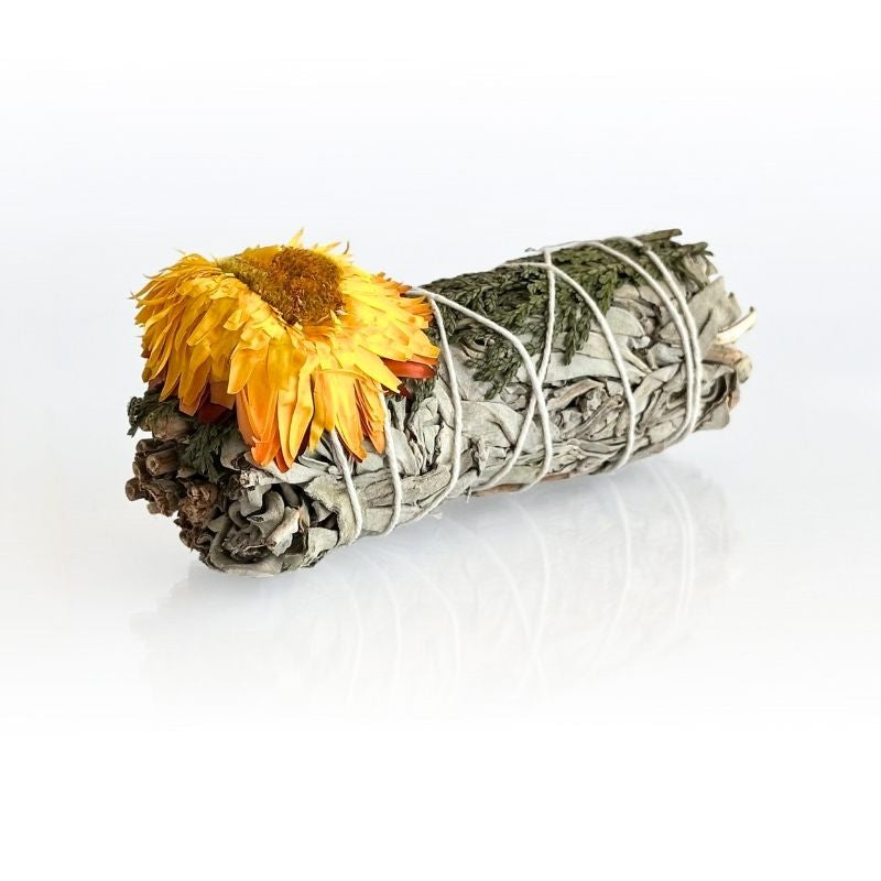Sahúmo de Salvia Blanca con Cedro y Flor de Papel Amarilla–Naranja