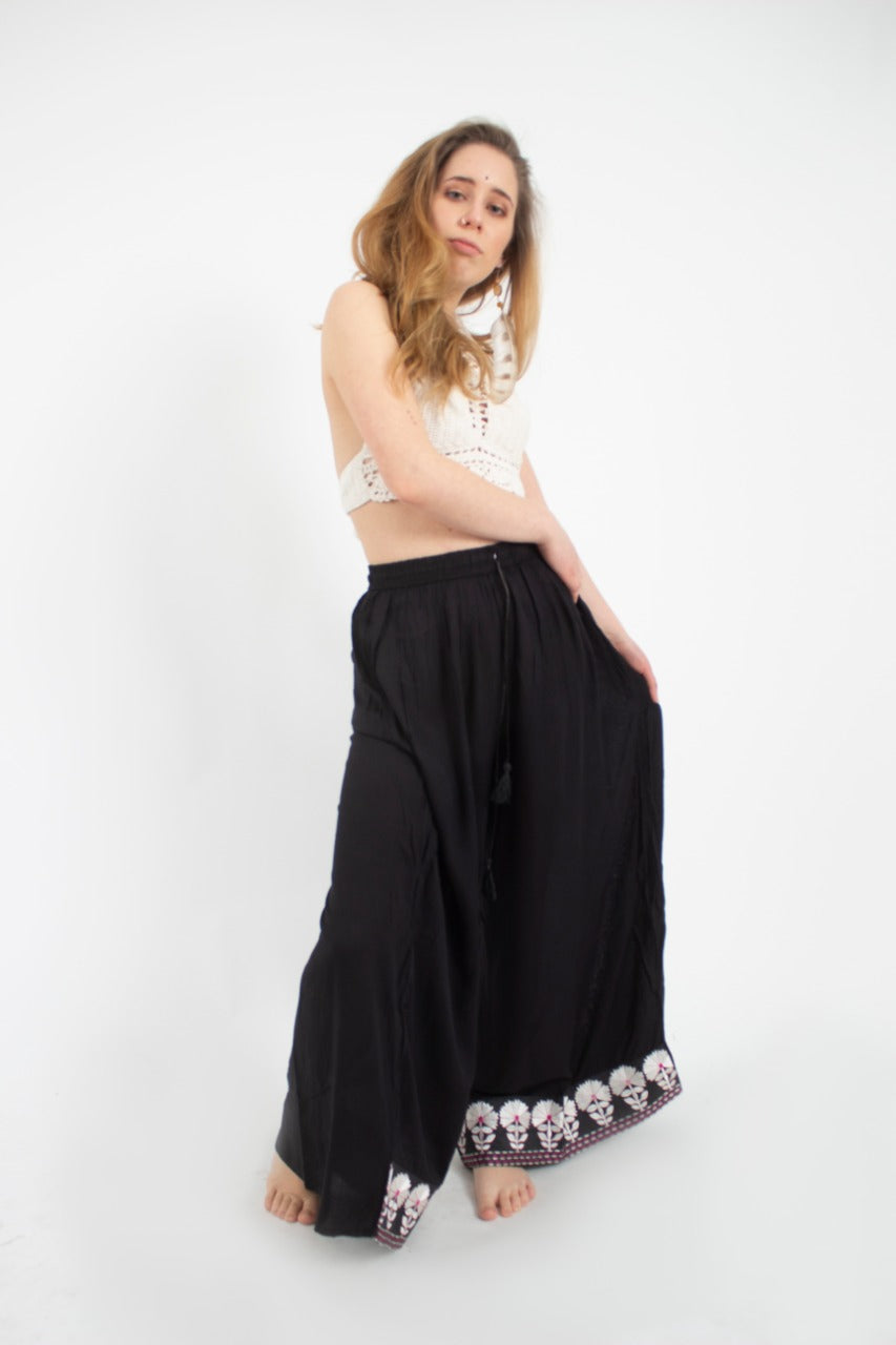 Pantalon Palazzo Negro Bordado Inferior