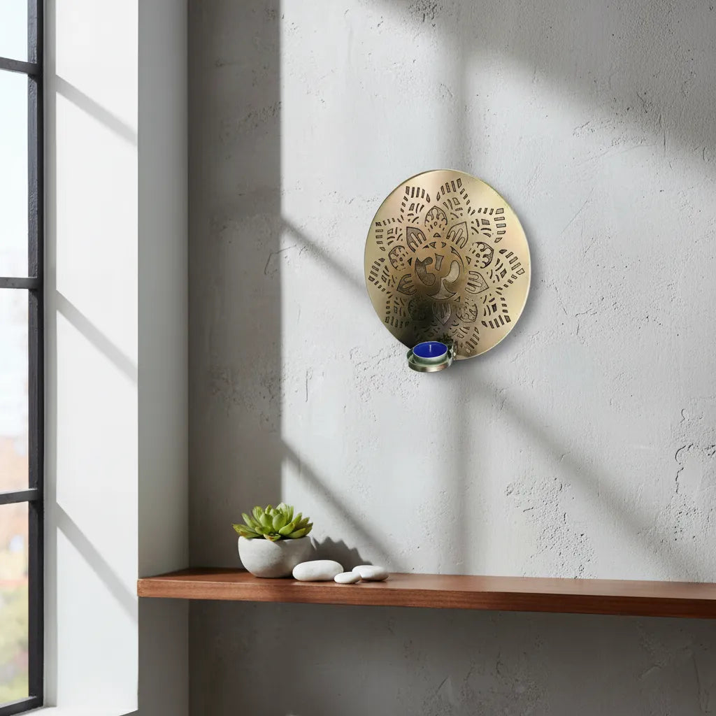 Porta Vela de Pared Flor Om Plateado