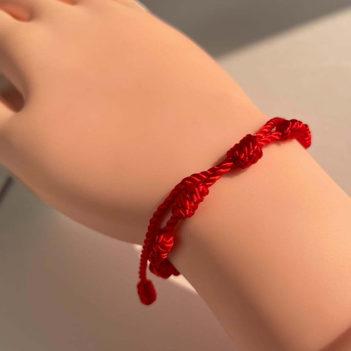 Pulsera Hilo Rojo Denario