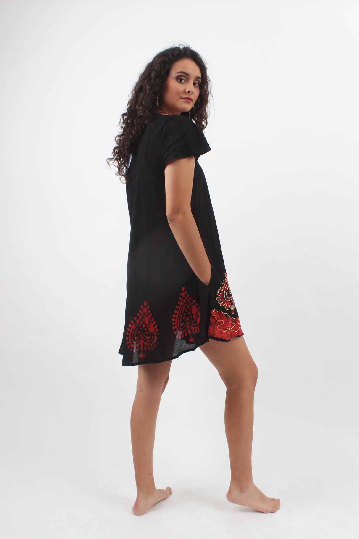 Vestido Corto con Bolsillos - Negro - Rojo