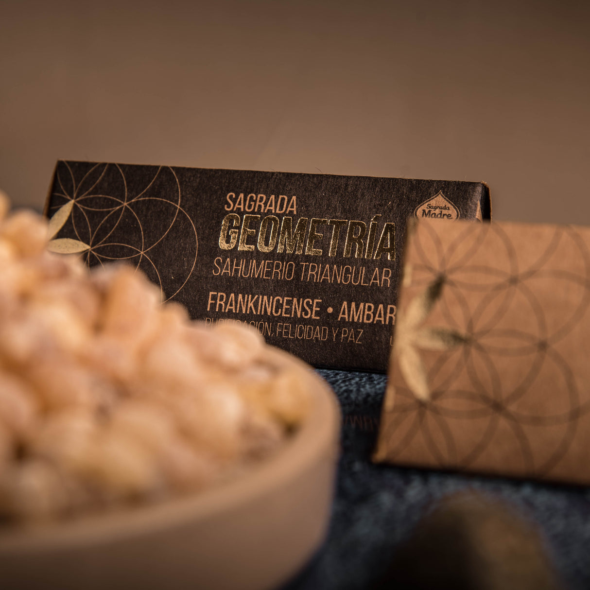 Sahumerio Triangular Ambar y Frankincense - Sagrada Madre