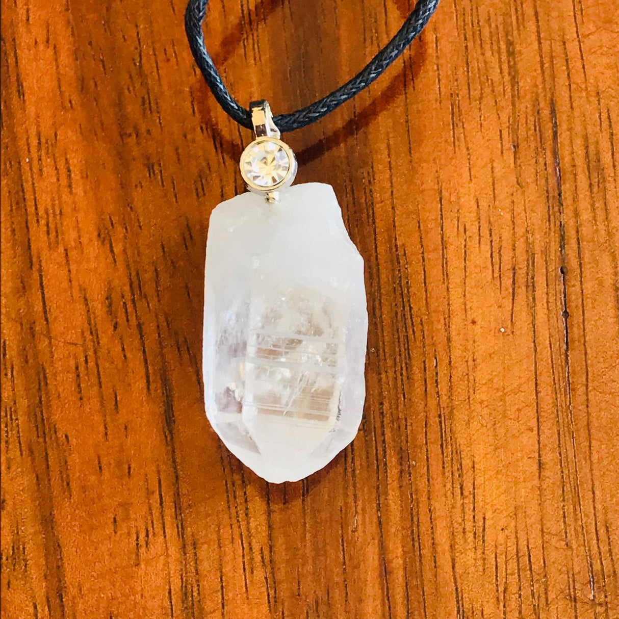 Colgante Piedra Cuarzo Cristal con Brillo